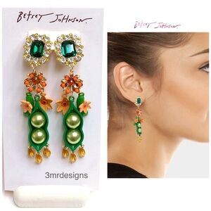 NWT Betsey Johnson 💋PEA Gold Tone Glass Crystals/ Enamel Flowers Drop Earrings